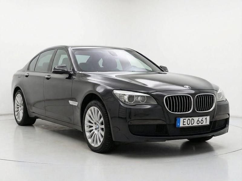 Begagnad BMW 730 M Sport 258 HK (189 kW) 2014 Svart  sophisto grå metallic Sedan