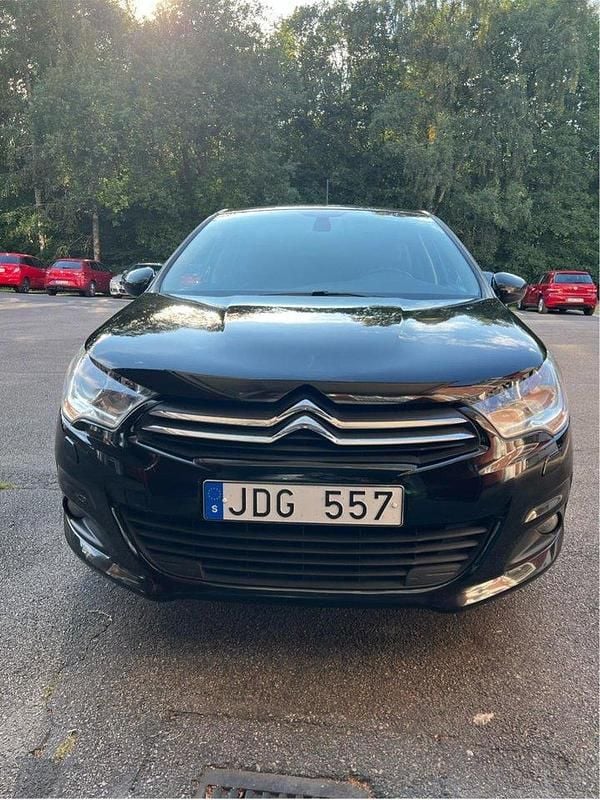 Svart Begagnad 2011 Citroën C4 Halvkombi | 45 000 kr (Bra pris) - Bild 1/4
