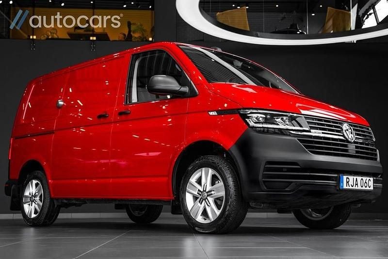 Röd Begagnad 2023 VW T6.1 SE Van | 498 750 kr (Marknadspris) - Bild 1/4