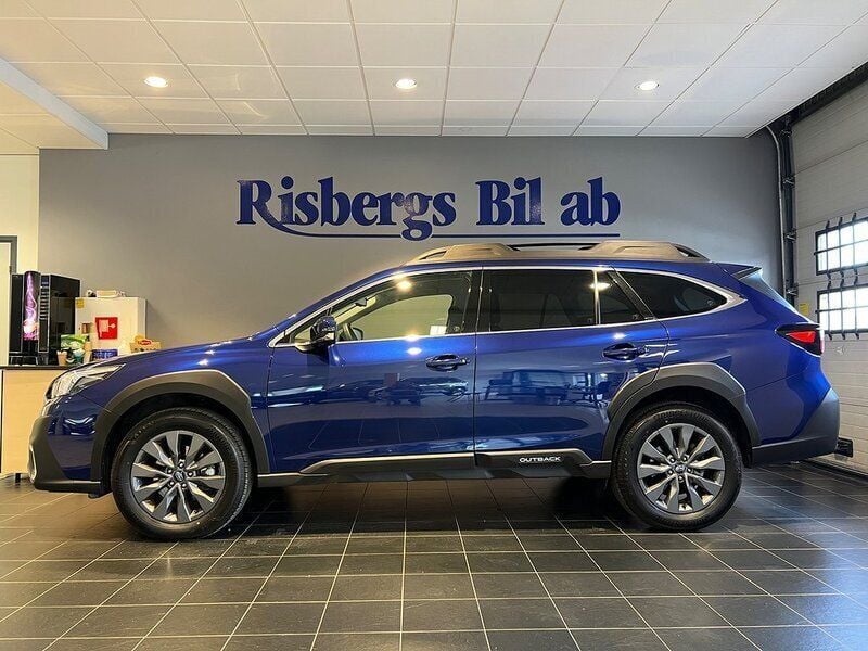 Blå Begagnad 2023 Subaru Outback SUV | 389 900 kr (Marknadspris) - Bild 1/4