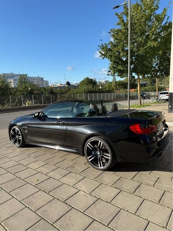 Svart Begagnad 2015 BMW M4 Cabriolet M Performance Cab | 489 000 kr - Bild 1/4