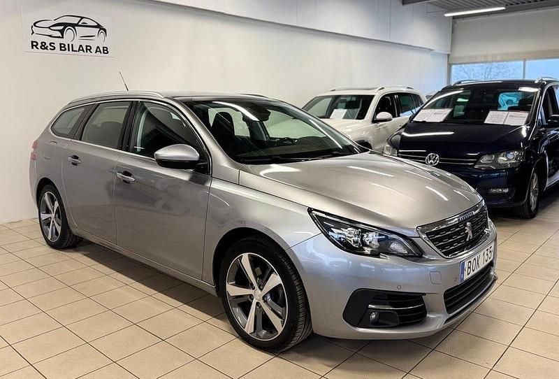 Grå Begagnad 2017 Peugeot 308 SW Allure Kombi | 119 900 kr (Marknadspris) - Bild 1/4