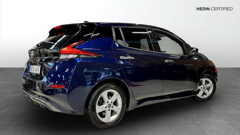 Begagnad Nissan Leaf N-Connecta 110 kW (150 HK) 2023 Blå Halvkombi