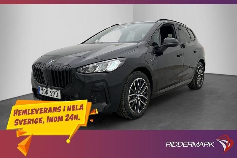 Svart Begagnad 2023 BMW 225 Active Tourer M Sport Minibuss | 354 800 kr (Lite dyr) - Bild 1/3