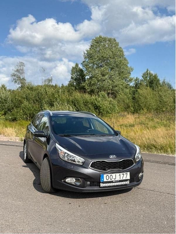 Grå Begagnad 2014 Kia Ceed Sportswagon Kombi | 55 000 kr (Marknadspris) - Bild 1/4