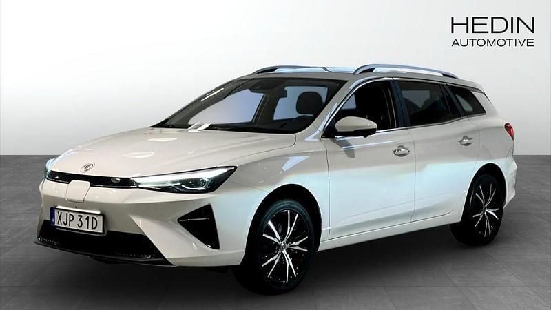 Vit (white) Begagnad 2022 MG MG5 EV Kombi | 229 900 kr (Bra pris) - Bild 1/4