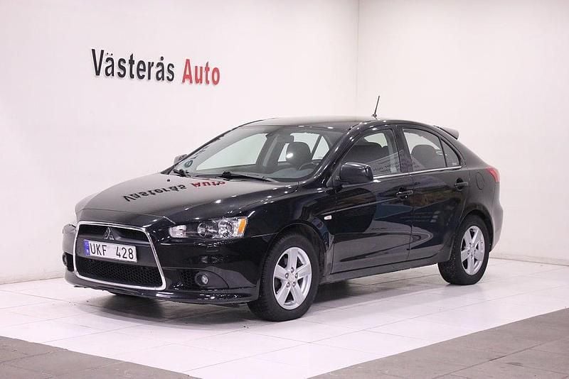 Begagnad Mitsubishi Lancer 140 HK (102 kW) 2010 Svart Halvkombi