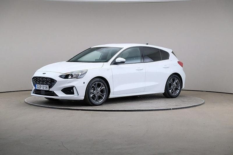 Vit Begagnad 2021 Ford Focus ST-Line Sedan | 159 000 kr - Bild 1/4