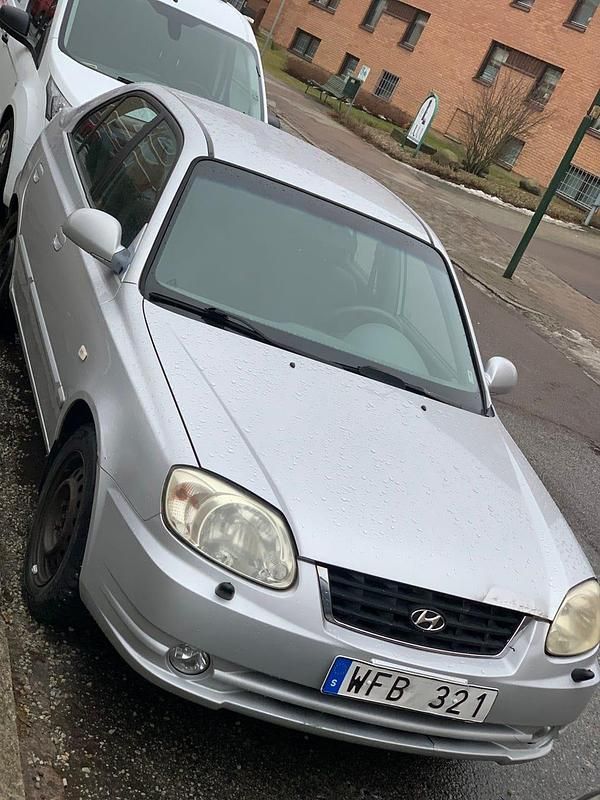 Begagnad Hyundai Accent 105 HK (77 kW) 2005