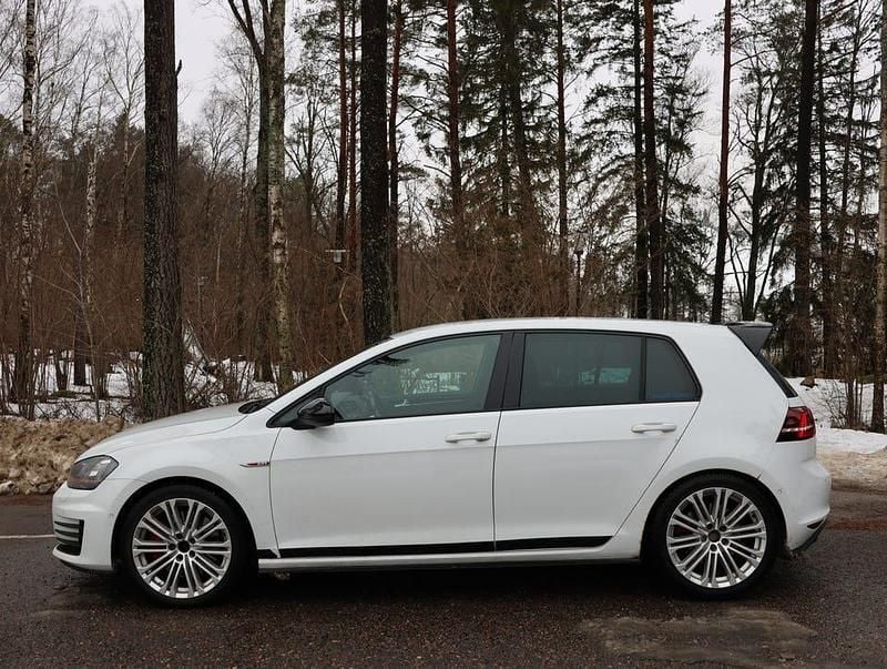Begagnad VW Golf VII GTI 230 HK (169 kW) 2014 Halvkombi