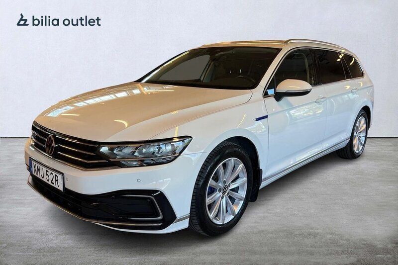 Vit Begagnad 2021 VW Passat GTE Kombi | 269 000 kr (Marknadspris) - Bild 1/4