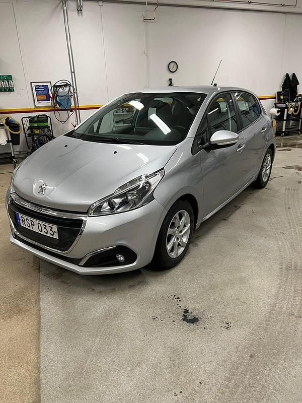 Begagnad Peugeot 208 82 HK (60 kW) 2016 Grey metallic Halvkombi