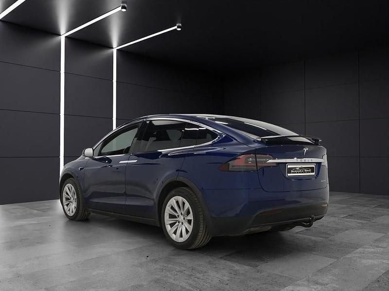 Begagnad Tesla Model X 311 kW (423 HK) 2020 Blå SUV