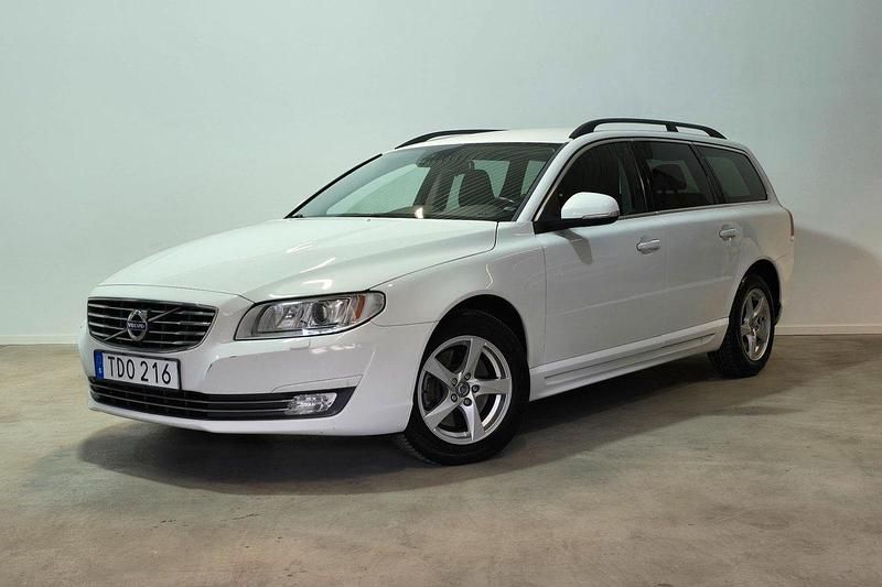 Vit Begagnad 2015 Volvo V70 Momentum Kombi | 134 900 kr (Marknadspris) - Bild 1/4