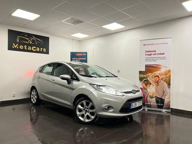 Begagnad Ford Fiesta Titanium 82 HK (60 kW) 2013 Grå Halvkombi