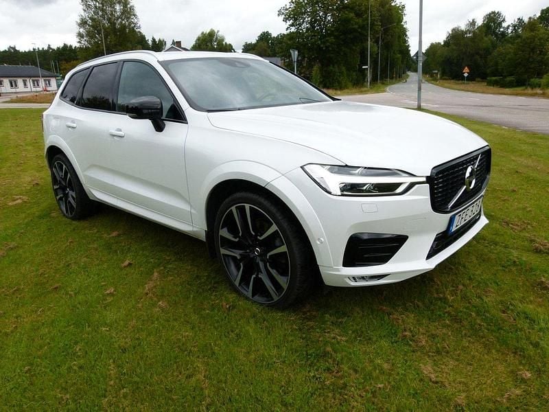 Vit (vitmet) Begagnad 2018 Volvo XC60 R-Design SUV | 359 000 kr (Marknadspris) - Bild 1/4