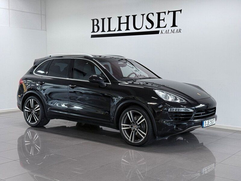 Svart Begagnad 2011 Porsche Cayenne SUV | 209 900 kr (Marknadspris) - Bild 1/4