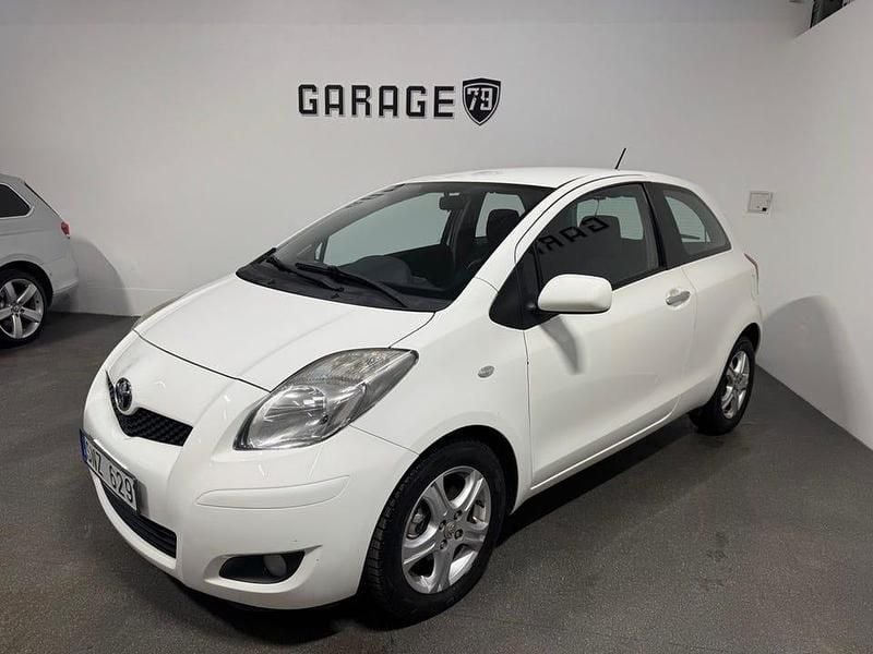 Begagnad Toyota Yaris 99 HK (72 kW) 2011 Vit Halvkombi