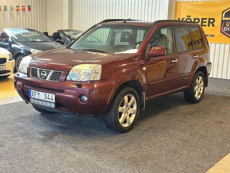 Begagnad Nissan X-Trail 165 HK (121 kW) 2005 Mörkröd SUV