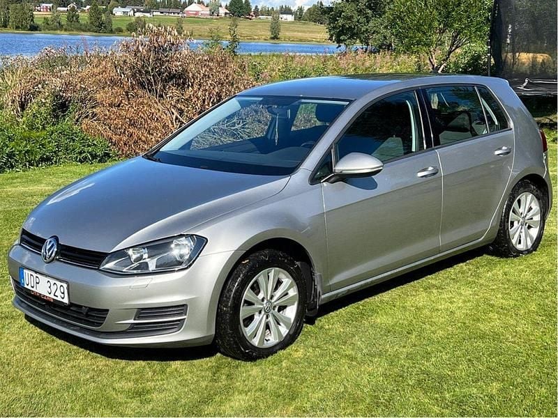 Silver Begagnad 2013 VW Golf VII Halvkombi | 89 000 kr (Marknadspris) - Bild 1/4