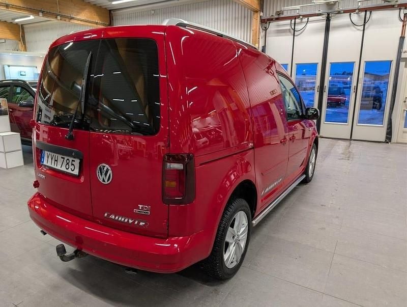Begagnad VW Caddy R 150 HK (110 kW) 2017 Röd Minibuss