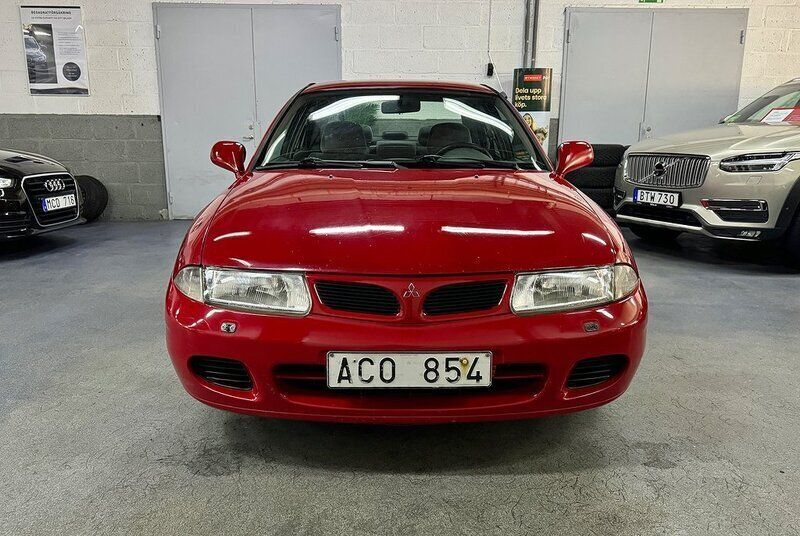 Röd Begagnad 1997 Mitsubishi Carisma Sedan | 25 900 kr - Bild 1/4