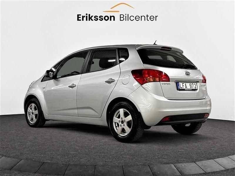 Begagnad Kia Venga EX 90 HK (66 kW) 2010 Silver Halvkombi