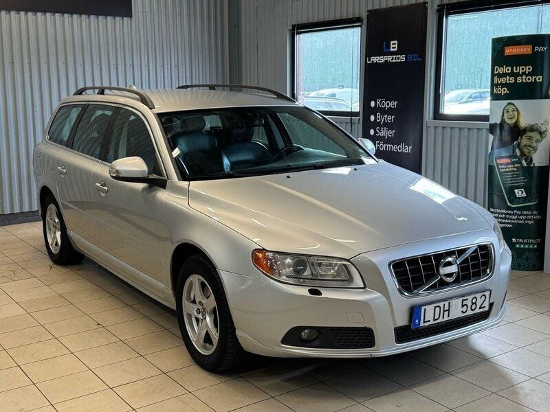 Ljusgrå (grå) Begagnad 2011 Volvo V70 Momentum Kombi | 69 900 kr (Bra pris) - Bild 1/4