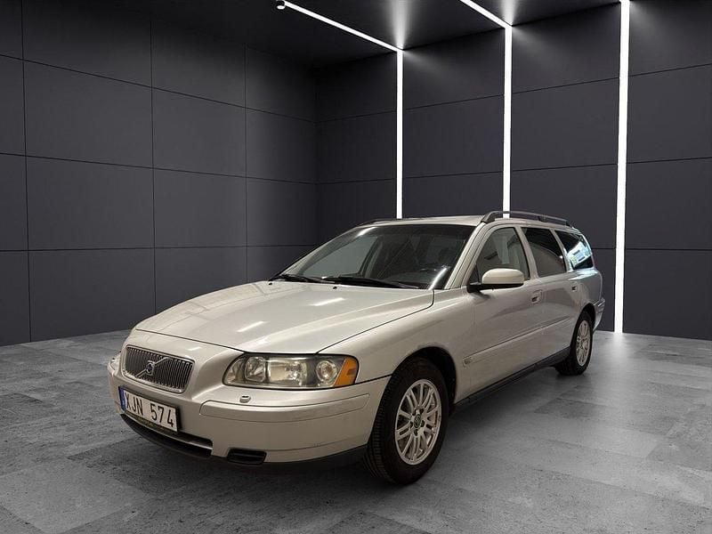 Ljusgrå Begagnad 2005 Volvo V70 Business Edition Kombi | 29 900 kr (Marknadspris) - Bild 1/4