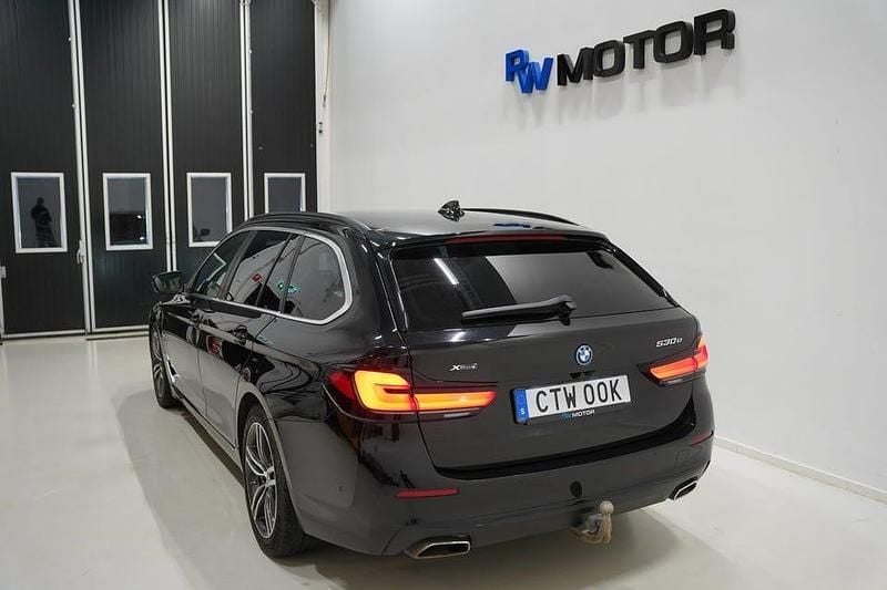 Begagnad BMW 530 292 HK (214 kW) 2023 Svart Kombi