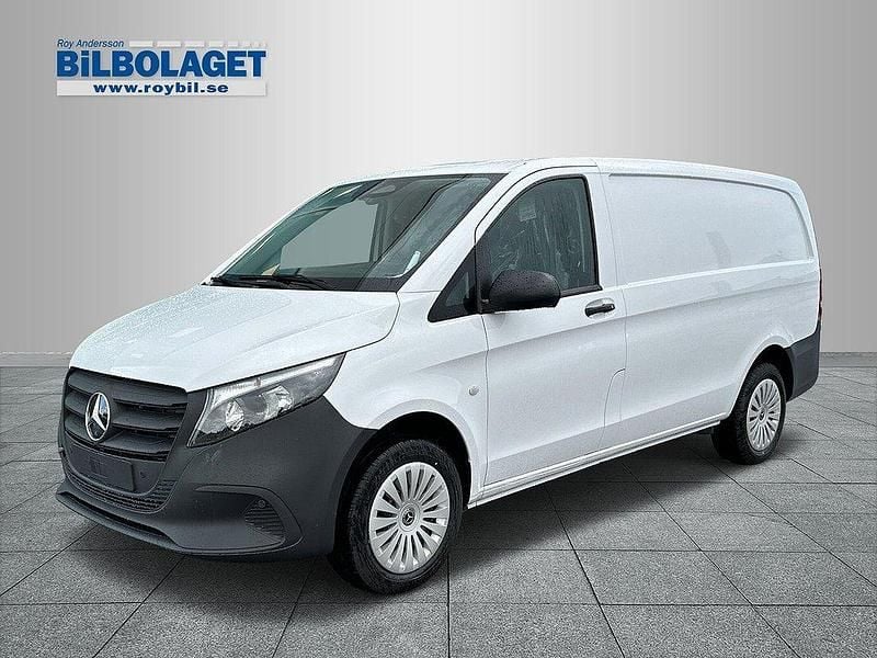 Obsidiansvart metallic Ny 2024 Mercedes Vito Minibuss | 562 375 kr (Marknadspris) - Bild 1/4