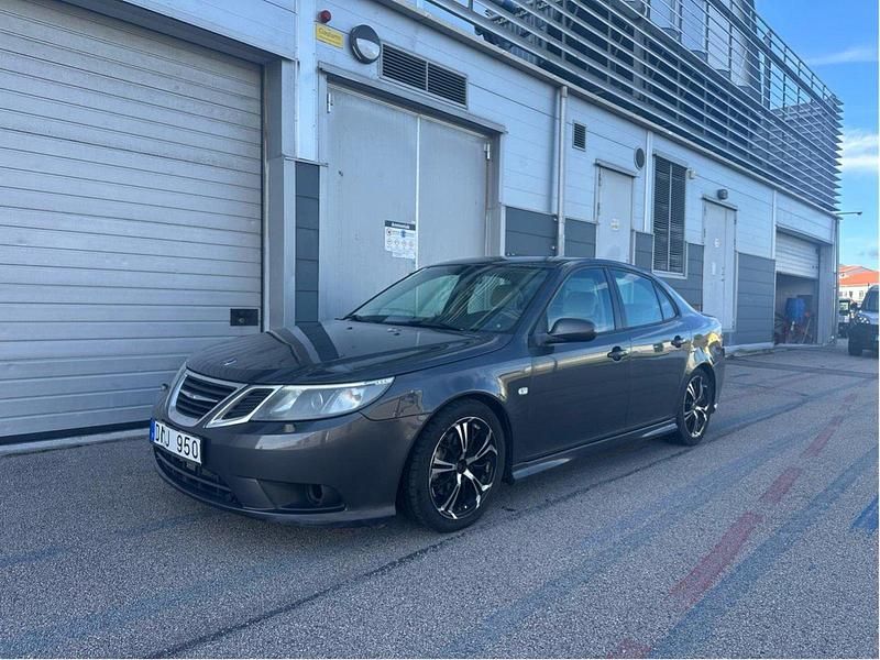 Grå Begagnad 2009 Saab 9-3 Sedan | 59 900 kr (Marknadspris) - Bild 1/4