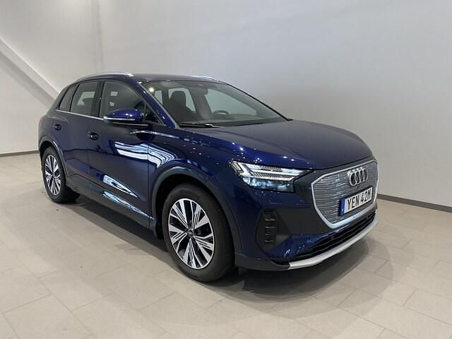 Navarrablå metallic Begagnad 2022 Audi Q4 e-tron Proline SUV | 399 000 kr (Bra pris) - Bild 1/3
