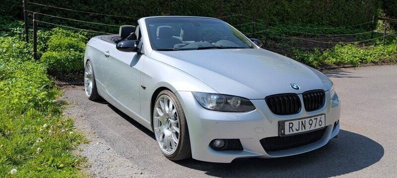 Silver Begagnad 2008 BMW 320 Cabriolet M Sport Cab | 87 000 kr - Bild 1/4