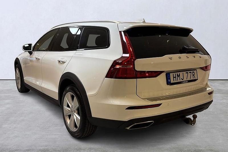 Begagnad Volvo V60 CC SE 192 HK (141 kW) 2019 Vit Kombi