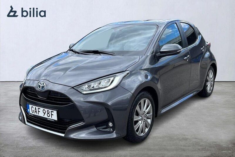 Mörkgrå (grå) Begagnad 2022 Toyota Yaris Hybrid Edition Halvkombi | 229 800 kr (Marknadspris) - Bild 1/3