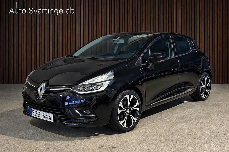Begagnad Renault Clio IV Intens 90 HK (66 kW) 2018 Svart Halvkombi
