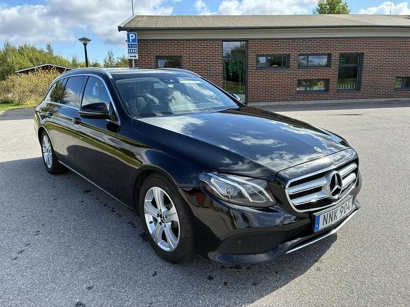Svart Begagnad 2018 Mercedes E200 Avantgarde Kombi | 205 000 kr (Bra pris) - Bild 1/4