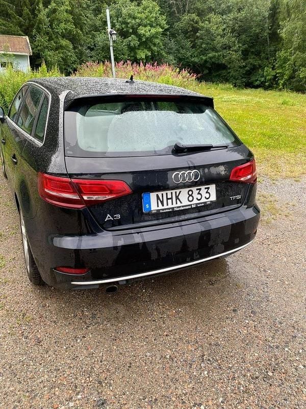 Svart Begagnad 2018 Audi A3 Sportback Proline Halvkombi | 145 000 kr (Bra pris) - Bild 1/4