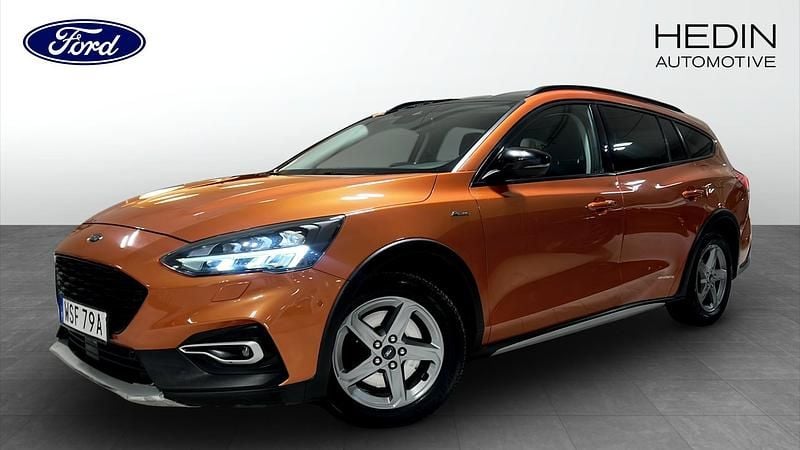 Orange Begagnad 2019 Ford Focus Active Kombi | 154 900 kr (Marknadspris) - Bild 1/4