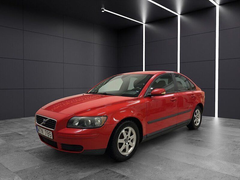 Röd Begagnad 2005 Volvo S40 Sedan | 24 900 kr (Lite dyr) - Bild 1/4