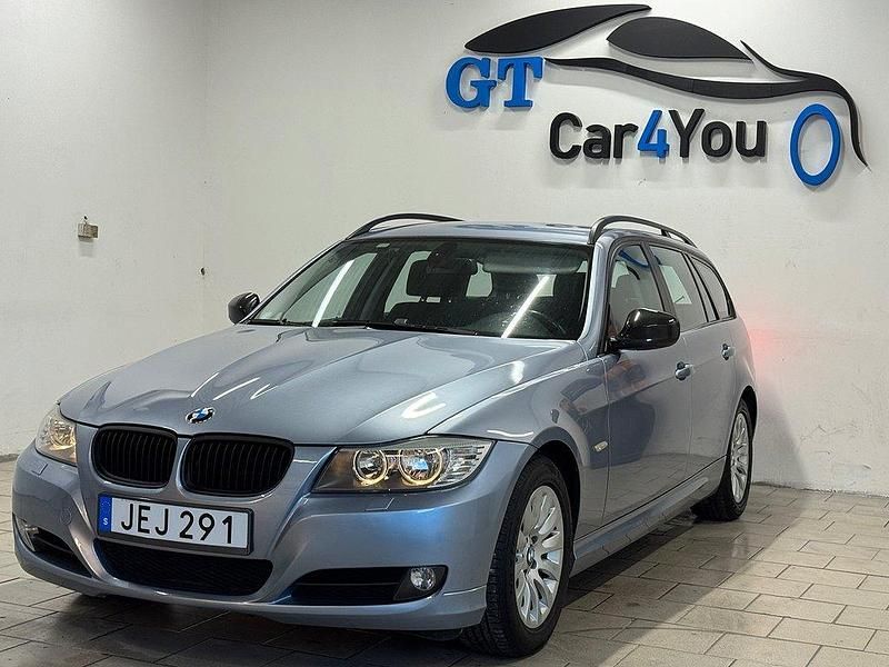 Ljusblå Begagnad 2008 BMW 316 Kombi | 57 900 kr (Marknadspris) - Bild 1/4