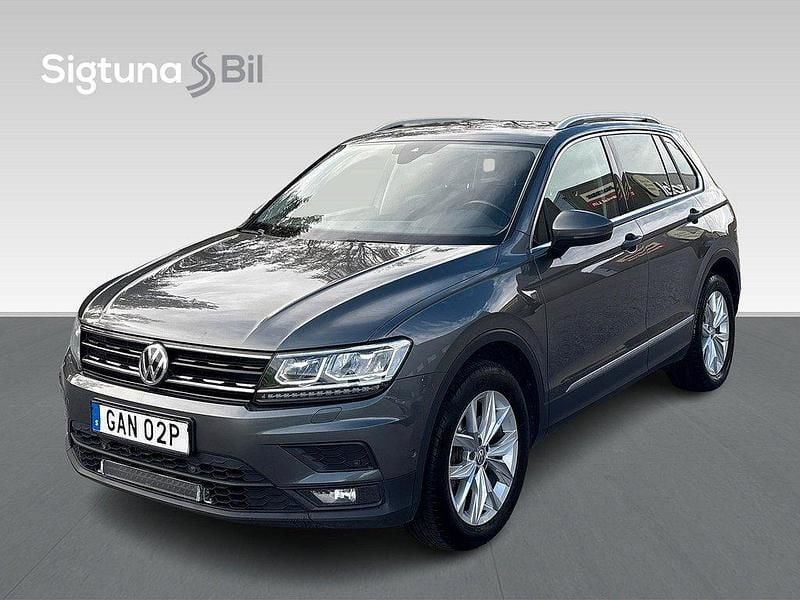 Mörkgrå (grå) Begagnad 2019 VW Tiguan SUV | 239 900 kr (Marknadspris) - Bild 1/3