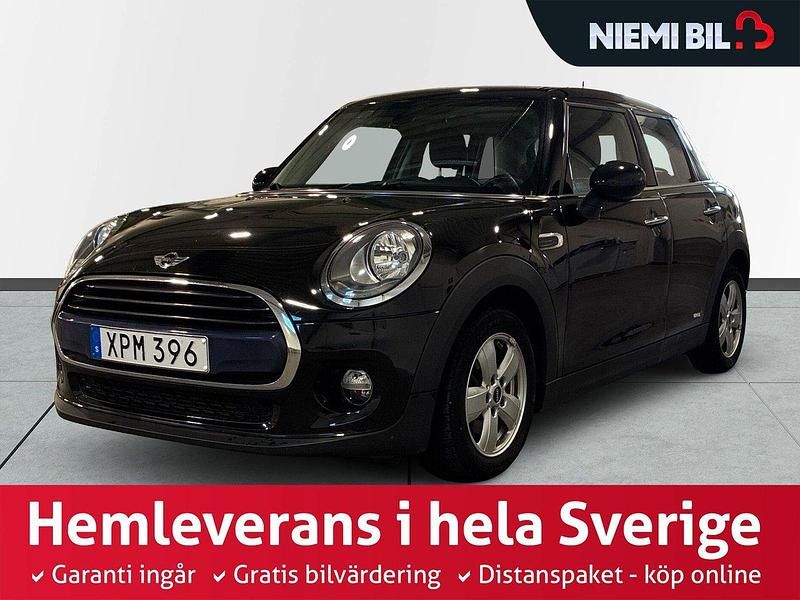 Svart Begagnad 2017 Mini Cooper Pepper Halvkombi | 159 900 kr (Marknadspris) - Bild 1/3