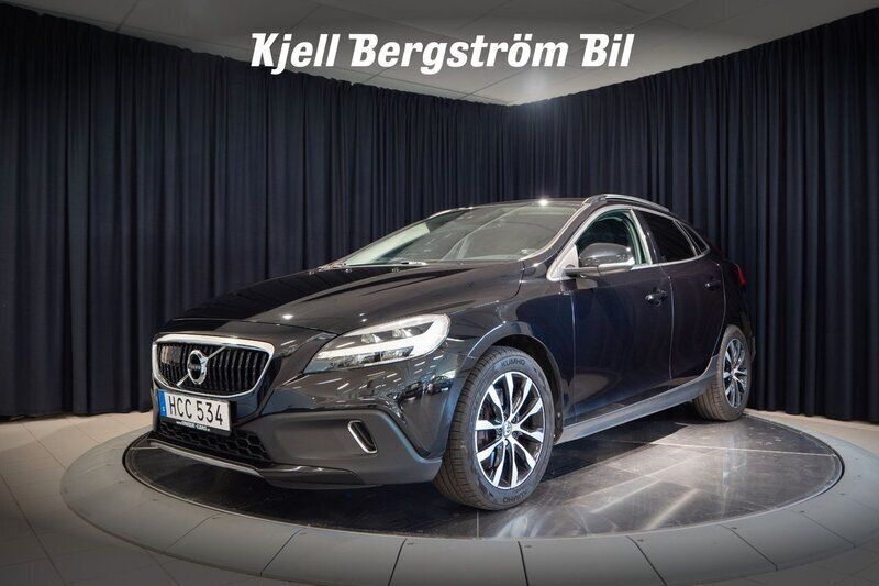 Svart Begagnad 2018 Volvo V40 CC Momentum Kombi | 199 000 kr (Marknadspris) - Bild 1/4