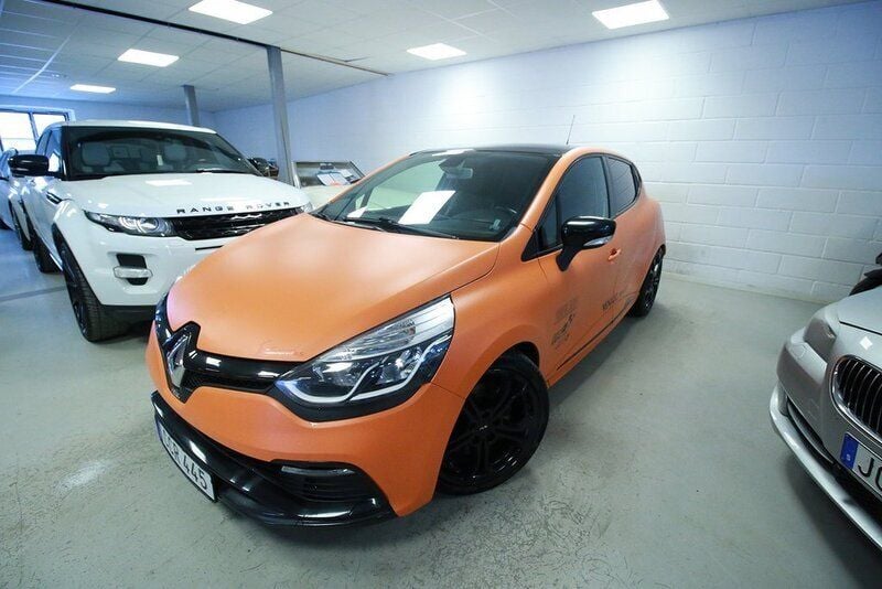 Orange Begagnad 2014 Renault Clio IV R.S. Halvkombi | 124 800 kr (Dyr) - Bild 1/4