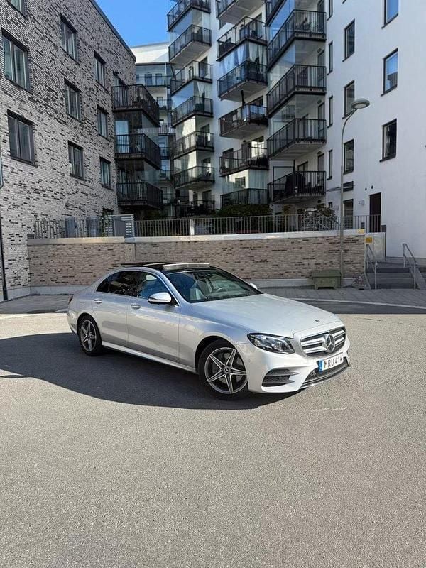 Silver Begagnad 2020 Mercedes E220 AMG line Sedan | 469 000 kr (Lite dyr) - Bild 1/4