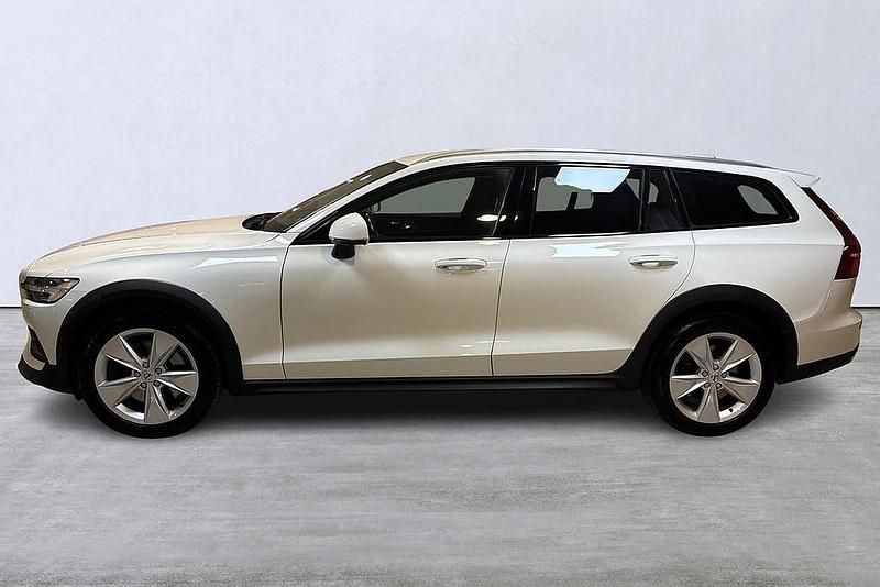 Begagnad Volvo V60 CC SE 192 HK (141 kW) 2019 Vit Kombi