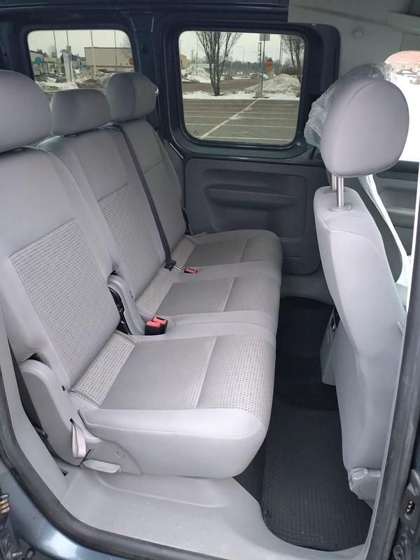 Begagnad VW Caddy Life 2009 Minibuss