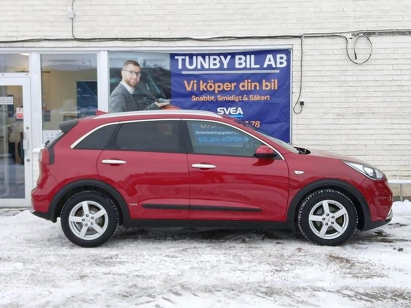 Begagnad Kia Niro Advance 141 HK (103 kW) 2017 Röd SUV